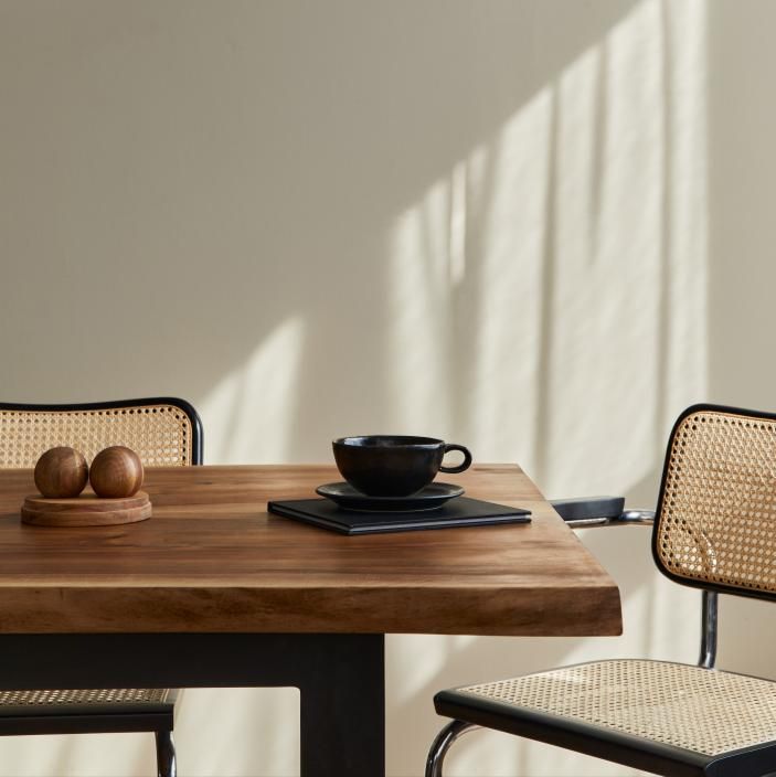 Dining table detail